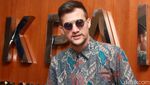 Mengadu ke KPAI, Stuart Collin Berkacamata Hitam