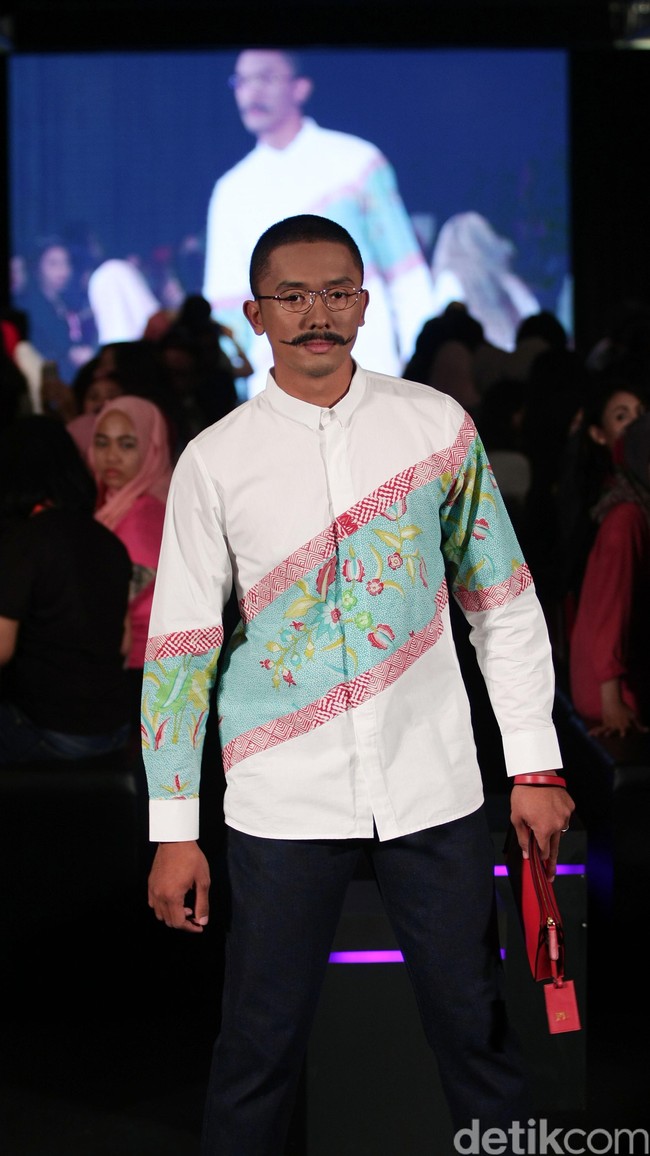 Jajaka by Ivan Gunawan Star on Famous Indonesia Fashion Week 2016. at Jakarta Convention Center. Senayan. Jakarta. [Foto: Mohamamd Abduh/Wolipop]