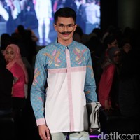 Jajaka by Ivan Gunawan Star on Famous Indonesia Fashion Week 2016. at Jakarta Convention Center. Senayan. Jakarta. [Foto: Mohamamd Abduh/Wolipop]