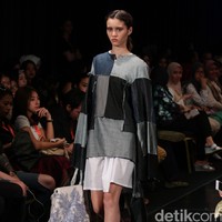 Out of Line by Melly Goeslaw Star on Famous Indonesia Fashion Week 2016. at Jakarta Convention Center. Senayan. Jakarta. [Foto: Mohamamd Abduh/Wolipop]