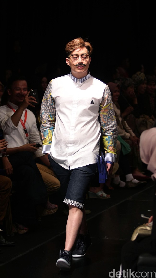 Jajaka by Ivan Gunawan Star on Famous Indonesia Fashion Week 2016. at Jakarta Convention Center. Senayan. Jakarta. [Foto: Mohamamd Abduh/Wolipop]