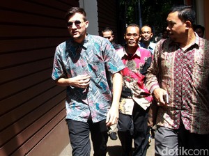 Stuart Collin Ikut Ujian Paket C untuk Kejar Sekolah Pilot