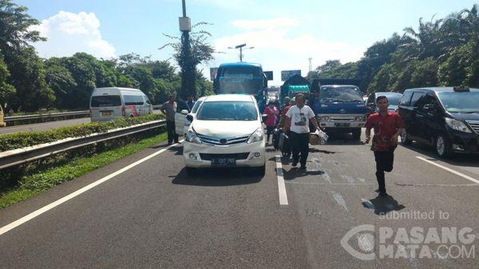Kecelakaan Beruntun di KM 30 Tol Cengkareng Arah Bandara Macet 3 Km