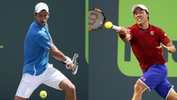 Novak Djokovic (kiri) dan Kei Nishikori (kanan) akan bertarung di final Miami Terbuka. Geoff Burke/Reuters/detikFoto.