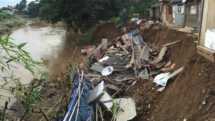 Belajar dari Pengalaman, Warga di Tepi Ciliwung Sigap Hindari Longsor