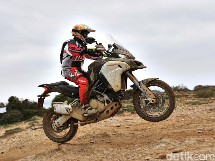 Motor Petualang Sejati