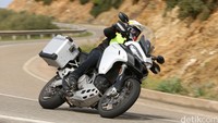 Ducati Multistrada 1200 Enduro memiliki penyempurnaan pada mesin dan perubahan pada spesifikasinya, sehingga motor ini merupakan motor multi-purpose dengan kemampuan on-road dan off-road yang handal. Foto: Ducati