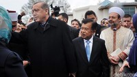 Presiden Turki Erdogan bersama Wapres Jusuf Kalla saat meresmikan Islamic Center Turki yang dilengkapi dengan masjid dua menara di Maryland, Amerika Serikat, Minggu (3/4/2016). Istimewa/dok JK.