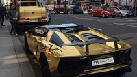 Namun beberapa waktu lalu, pemerintah kota London, Inggris berniat melarang mobil super untuk digeber di jalanan kotanya. Alasannya adalah karena mobil super kerap kali menimbulkan kebisingan.