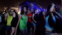 Malam tadi, partygoers berbondong-bondong ke bagian utara kota Jakarta. (Asep Syaifullah/detikHOT).