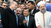 Erdogan dan Jusuf Kalla tampak berbincang disela peresmian masjid tersebut. Istimewa/dok JK.