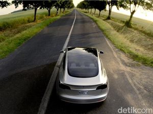 Tesla Bikin Bursa AS To The Moon