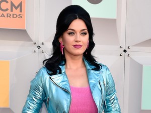 Katy Perry Segera Rilis Koleksi Sepatu Berdesain Unik