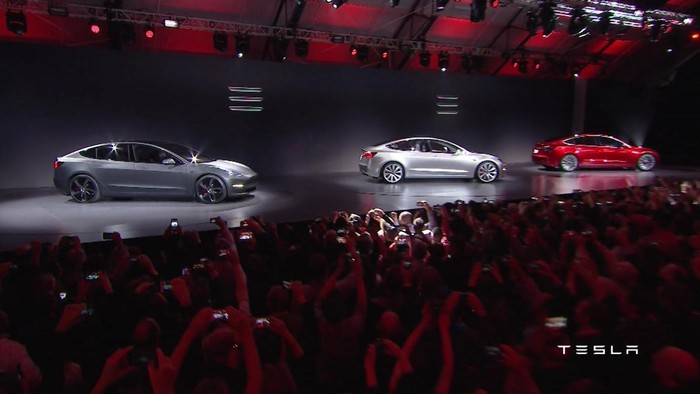 Tesla Hilangkan 2 Varian Sedan Listriknya