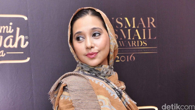 Makna Seksi Ayu Azhari di Usia yang Tak Muda Lagi