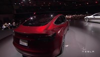 Mobil bisa menampung sampai 5 orang dengan jelajah sampai 346 km. Foto: Tesla Motors