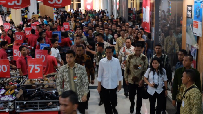 Presiden Jokowi Mendadak Kunjungi Mal di Ambon