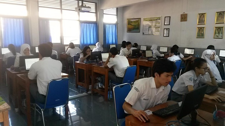 Ahok Pertimbangkan Siswa Boleh Bawa Laptop untuk Kerjakan UN Ahok Pertimbangkan Siswa Boleh Bawa Laptop untuk Kerjakan UN