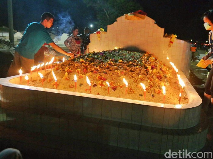 Tradisi Ceng Beng di Pangkalpinang, Sembahyang Kubur Warga Tionghoa