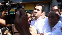 Mohon doanya ya. Doanya semoga bebas ya. Saya nggak bisa bicara banyak, katanya. Pool/Palevi S/detikFoto.