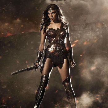 Senjata Wonder Woman: Laso, Pedang, Gelang, dan Perisai