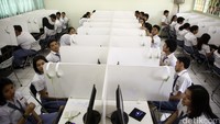 Beberapa siswa/siswi SMAN 70 Jakarta yang ditemui, mengaku tak menemui kesulitan saat mengerjakan soal ujian.