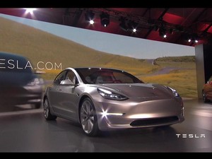 Bos Nissan Kagum Penjualan Tesla Model 3 Laris Manis