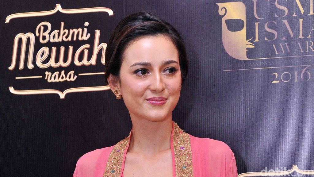 Cerita Julie Estelle Belajar Bahasa Jawa di Lagu 'Lingsir ...
