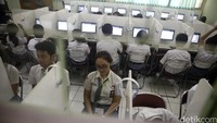 Ujian nasional berbasis komputer (UNBK) hari pertama lancar digelar di SMAN 70 Jl Bulungan, Jaksel.