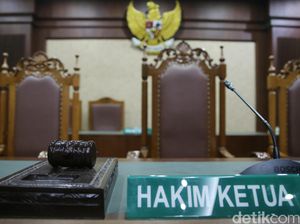 Hakim Sakit, Sidang Pembacaan Dakwaan 2 Auditor BPK Ditunda