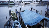 Nantinya, bantaran perairan itu akan dipasangi dinding turap (sheetpile).