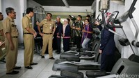 Fasilitas fitness yang berada di SMAN 2 dicek oleh Wagub Djarot.