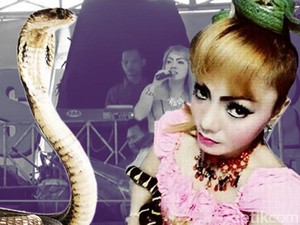 Irma Bule, Wanita Ular Kebanggaan Keluarga