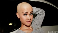 Ia mengatakan, tujuannya menggunduli rambut untuk men-support para penderita kanker. Pool/Gus Mun/detikFoto.