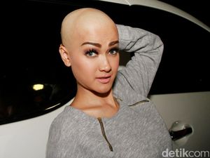 Begini Penampilan Julia Perez Botak