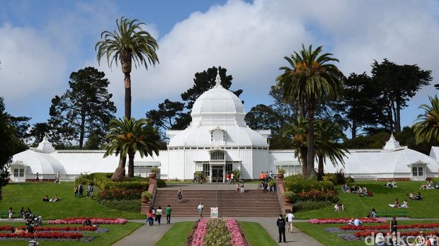 Taman cantik sekaligus spot foto berlatar Golden Gate (Ari Saputra/detikTravel)