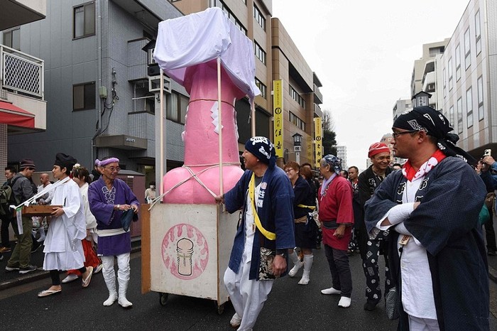 Festival arak-arakan penis di Jepang