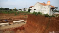 Semua bangunan dan lahan di sekitar mushola telah digusur.