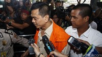 Mohamad Sanusi diperiksa sebagai saksi untuk Presiden Direktur PT APL Ariesman Widjaja.