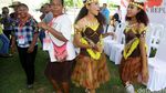 Melihat Kegembiraan Mama Papua Menunggu Presiden