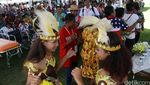 Melihat Kegembiraan Mama Papua Menunggu Presiden