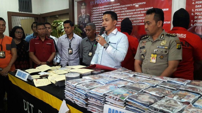 Polisi Tangkap Blogger Penjual Video Porno LGBT