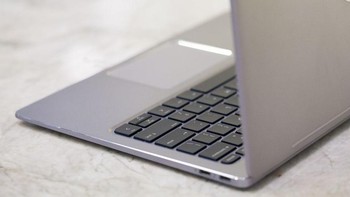 Storage yang bisa dipilih adalah SSD mulai dari kapasitas 128 GB sampai 512 GB. Foto: theverge