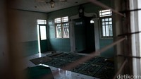 Kondisi dalam mushola.