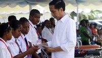 Saat memberikan bantuan, Jokowi berpesan agar warga bisa memanfaatkan bantuan ini sebaik mungkin. Jangan sampai bantuan yang dikucurkan pemerintah malah disalahgunakan.