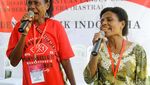 Melihat Kegembiraan Mama Papua Menunggu Presiden