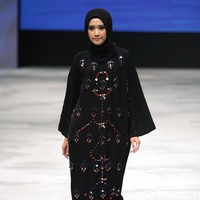 Vivi Zubedi Sulamn Voyage Indonesia Fashion Week 2016 at Jakarta Convention Center. Senayan. Jakarta. [Foto: Mohammad Abduh/Wolipop]