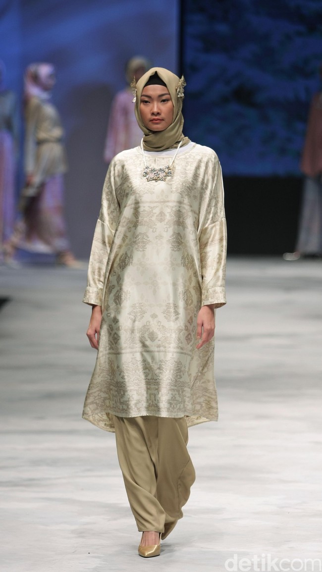 Ria Miranda Takana Indonesia Fashion Week 2016 at Jakarta Convention Center. Senayan. Jakarta. [Foto: Mohammad Abduh/Wolipop]