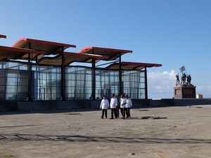 Jokowi Tinjau Museum Mangkrak di Morotai dan Bagikan Bantuan di Halmahera