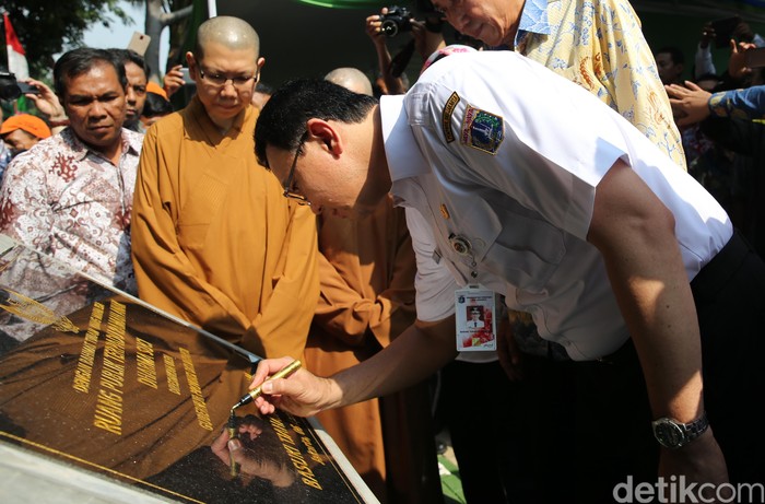 Hadiri Peringatan Waisak di Wihara Ekayana, Ahok Minta Warga Jaga Harmoni